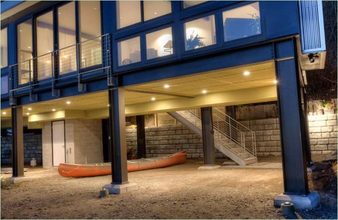 Båd opbevaringsgarage i et moderne sommerhus design