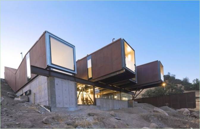 Caterpillar House af Sebastián Irarrázaval i Chile