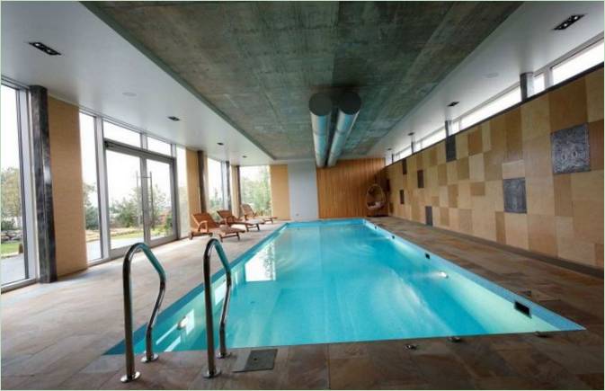 Den indendørs swimmingpool i Roman Leonidov House i Auckland