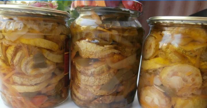 Stegt zucchini i krukker