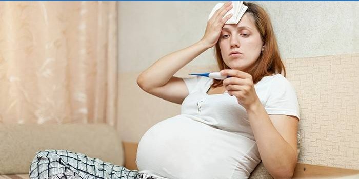 Feber hos en kvinde ved 8 måneder gravid