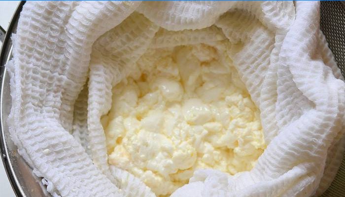 Sådan fremstilles cottage cheese fra mælk - trinvis tilberedningsinstruktioner