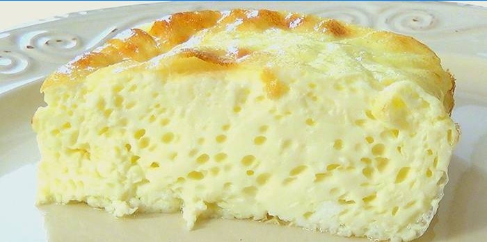Frodig omelet kogt i en multikoger