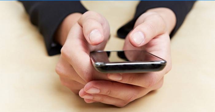 Smartphone i hænder