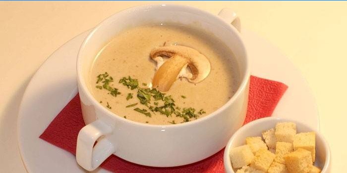 Ærtesuppe med svampe