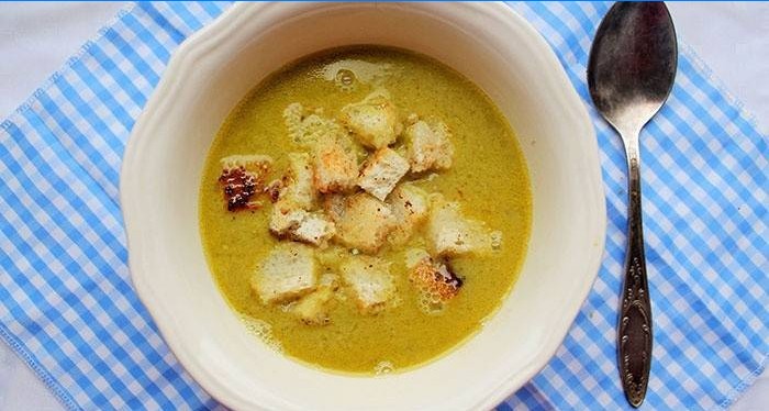 Ærtesuppe med krutonger