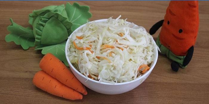 Klar kål og friske gulerødder