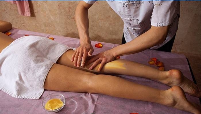 Anti-cellulite massage med tea tree olie