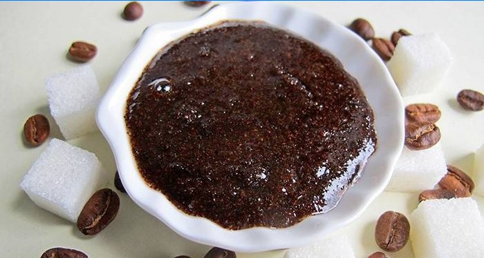 Kaffegrunde til farvning af mørkt hår