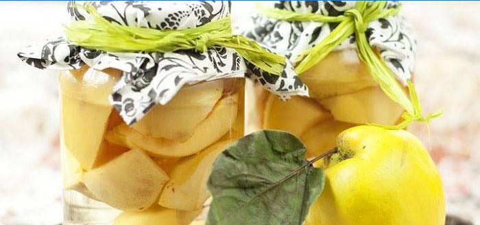 Quince kompott indeholder mange vitaminer