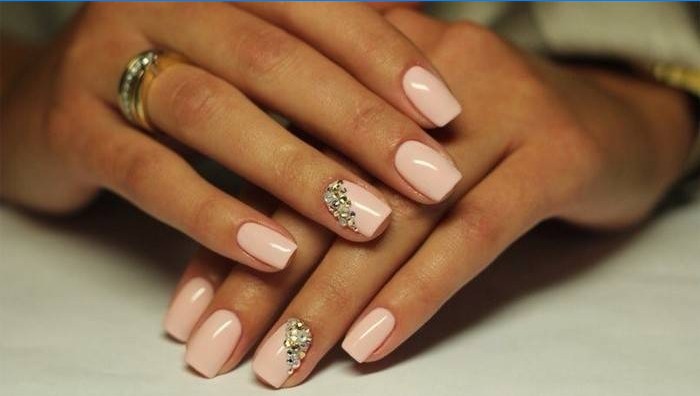 Manikyr med rhinestones