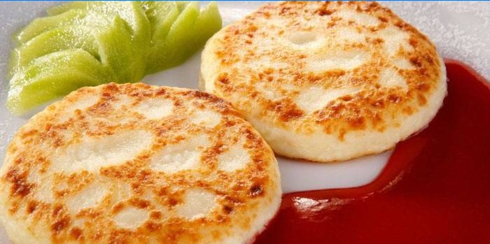 Kesamspandekager med sauce