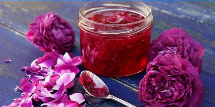 Marmelade fra rosenblade og rosa hofter