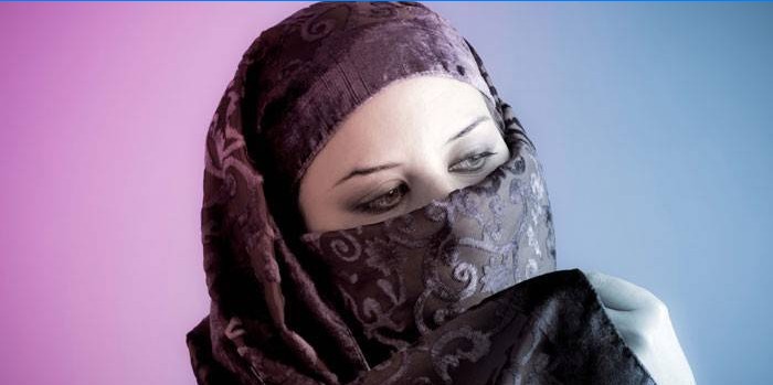 Pige i en burka