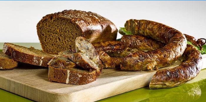 Hjemmelavet liverwurst og brunt brød