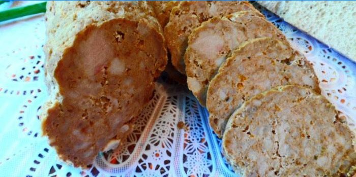 Hjemmelavet pølse bagt i folie