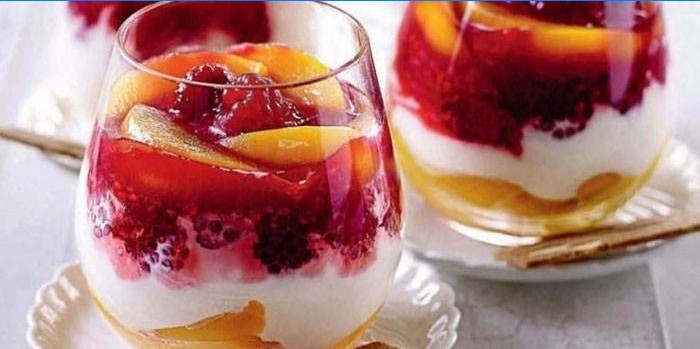 Frugt- og bærsalat med mascarpone