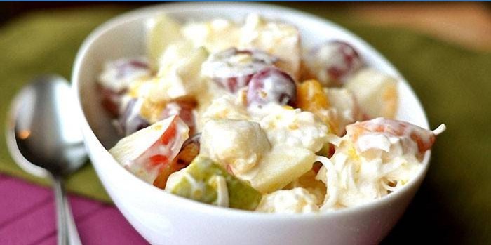 Sur creme dressing frugtsalat