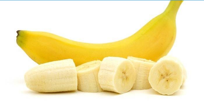 Bananskiver og hel banan