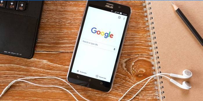 Asus smartphone med Google browser