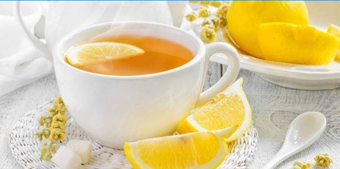 Te med citron i en kop
