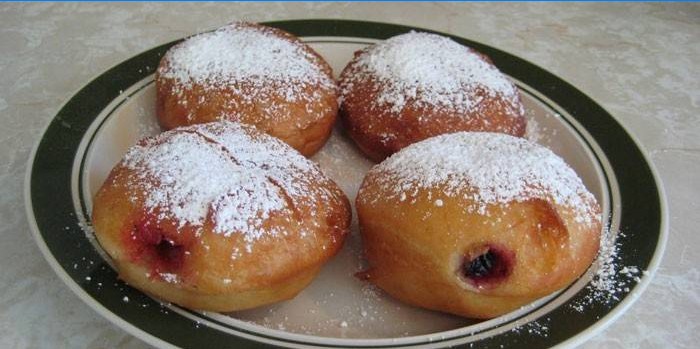 Stegte donuts med bærfyldning