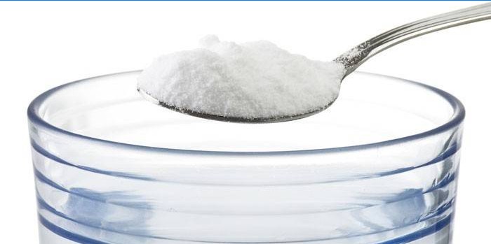Glutaminpulver i en ske