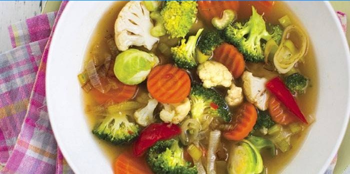 Mager suppe med rosenkål og broccoli