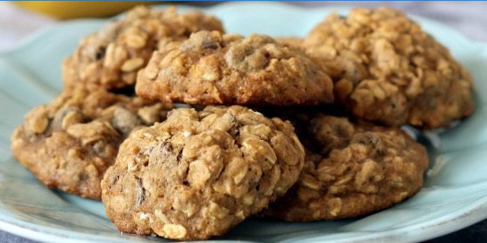 Bananhavregryn cookies på en tallerken