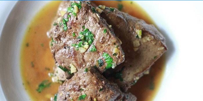 Braised oksekød lever i vinsauce