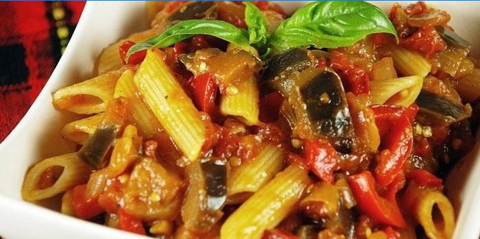 Pasta tallerken med grøntsagssauce