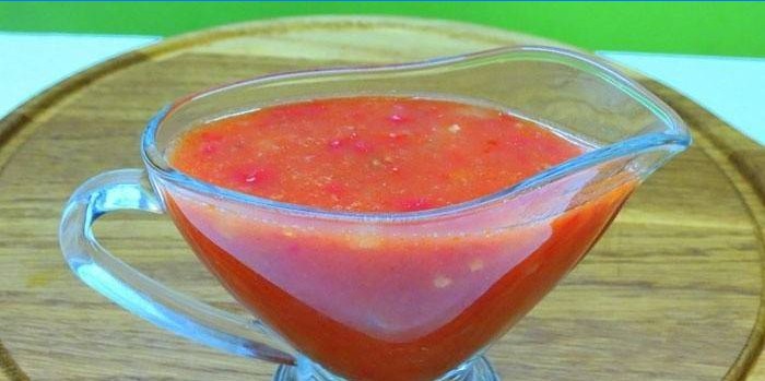 Tomatsaus i en sauce båd