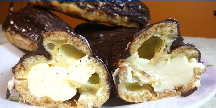 Smørcreme fyldte eclairs