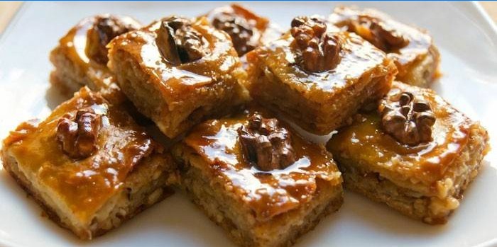 Klar honning baklava med valnødder