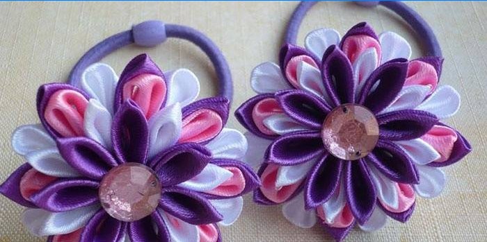 Gummibånd til hår ved hjælp af kanzashi-teknikken