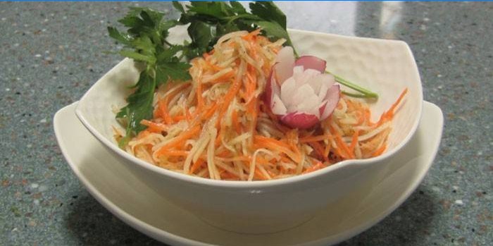Salat med gulerødder og kålrabi