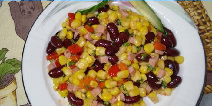 Mexicansk salat på en tallerken