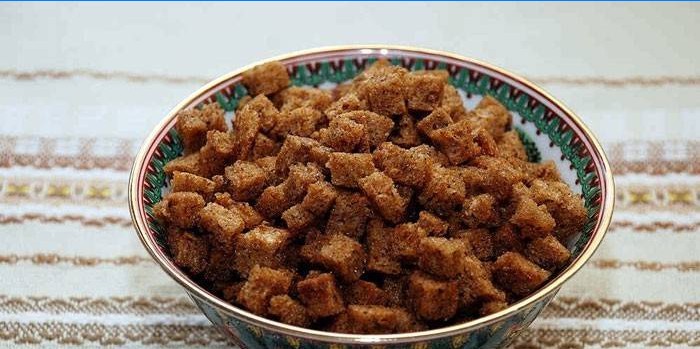 Hjemmelavede rugkiks på en tallerken