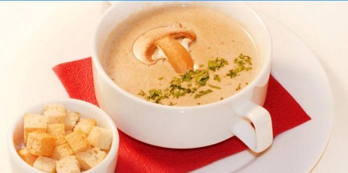 Tallerken fløde suppe med kiks