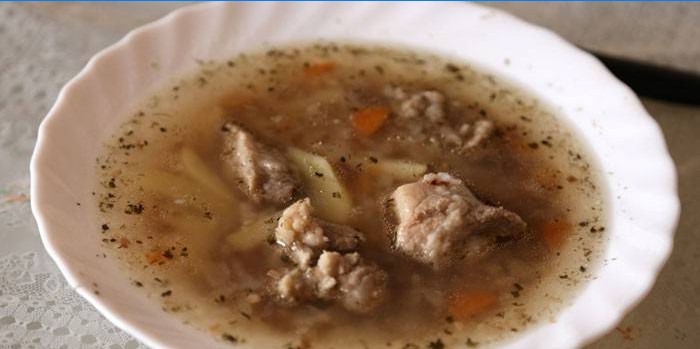 Svinekødsuppe suppe med boghvede