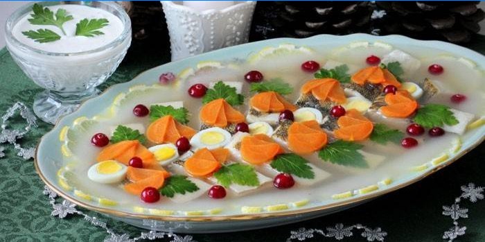 Tallerken med aspic af rød fisk