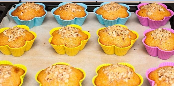 Færdiglavede cupcakes i silikoneforme