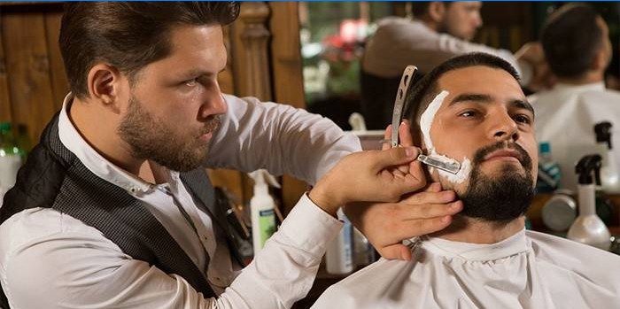 Barbering med en barbermaskine