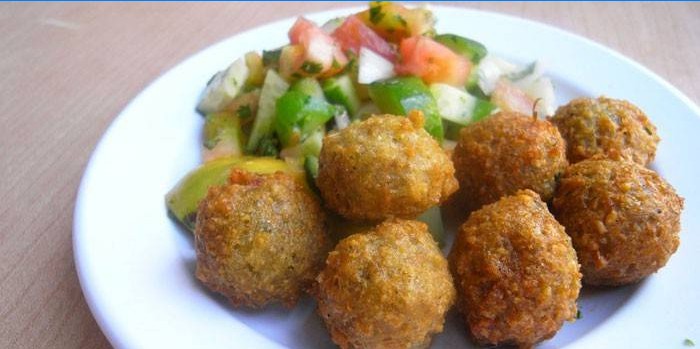 Kikærter Falafels på en tallerken