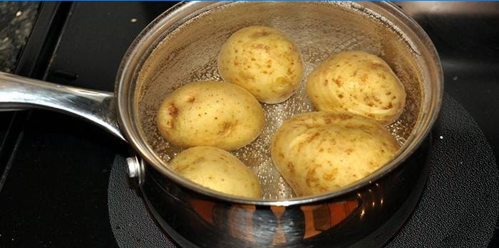 Kartofler kogt på komfuret