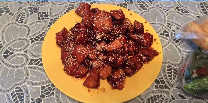 Skivet Teriyaki kyllingekød med sesamfrø