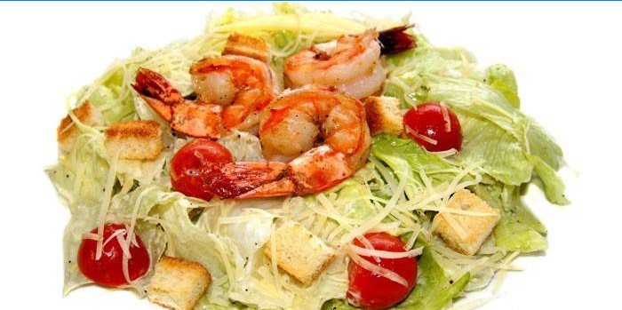 Caesar med stegte rejer og kiks