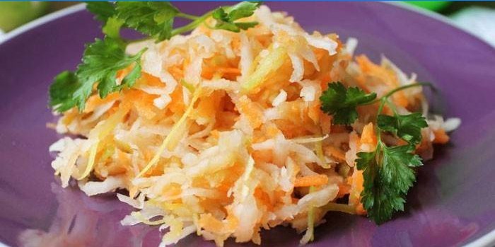Salat af gulerødder, daikon og æbler