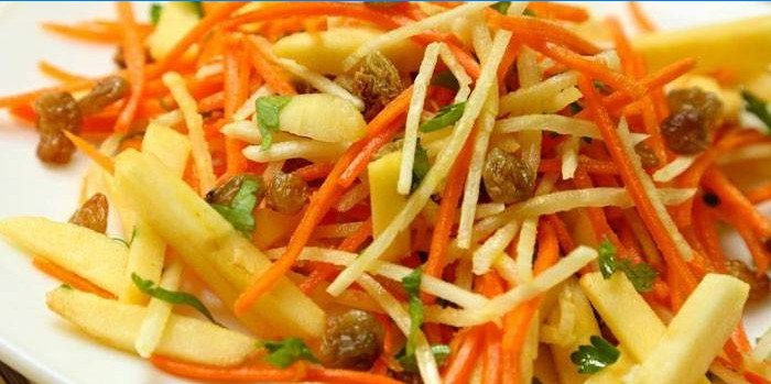 Daikon salat med gulerødder og rosiner