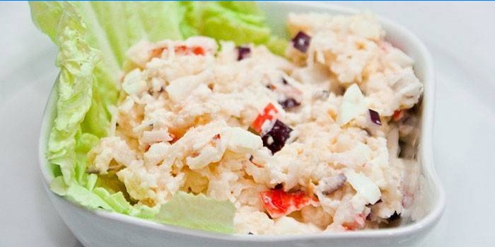 Salat med krabbe pinde og daikon
